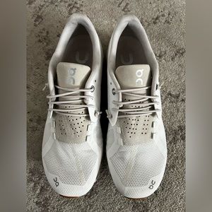 On Clouds Size 8 Womens Shoes Pearl/White